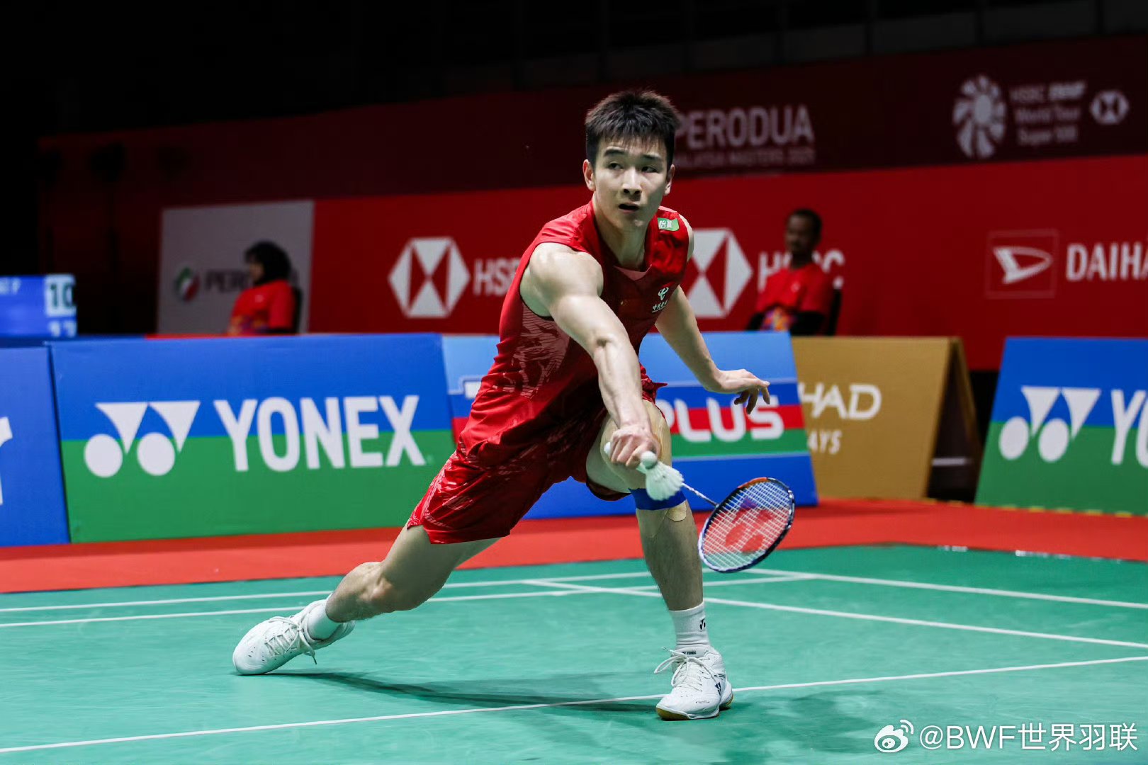 顶级运动员在比赛中发挥出色引起广泛关注,气势如虹 顶级运动员在比赛中发挥出色引起广泛关注,气势如虹