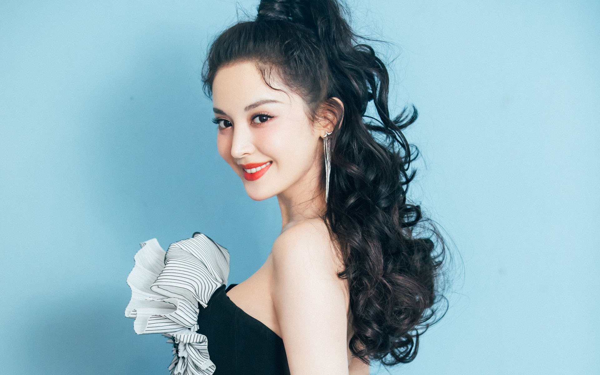 开云体育APP下载-京鹰之战改写争冠版图，切特擎天，舞台越大，灵魂越璀璨