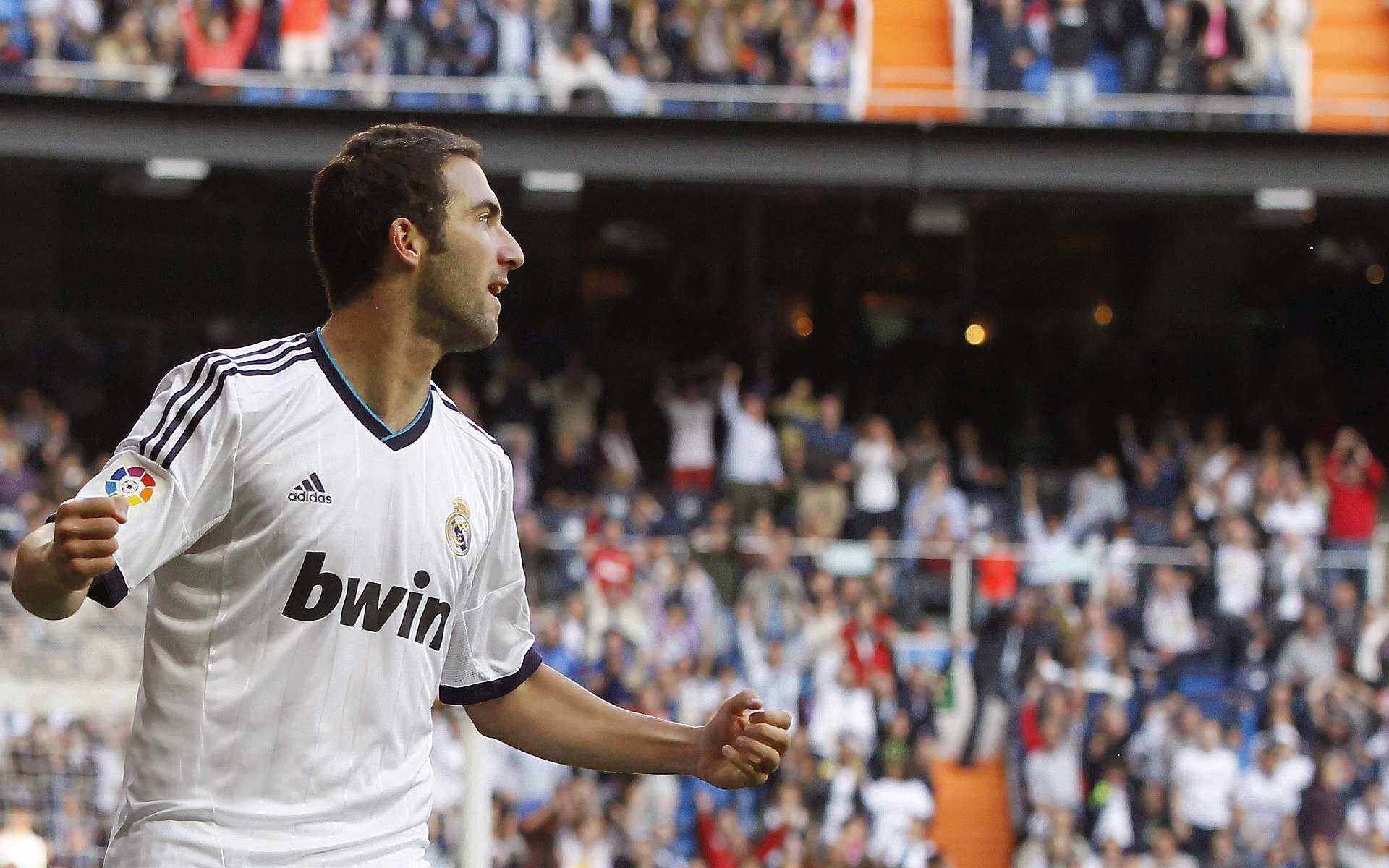 孤胆英雄的破局之战，字母哥用奥林匹亚的怒吼点燃奥运前夜