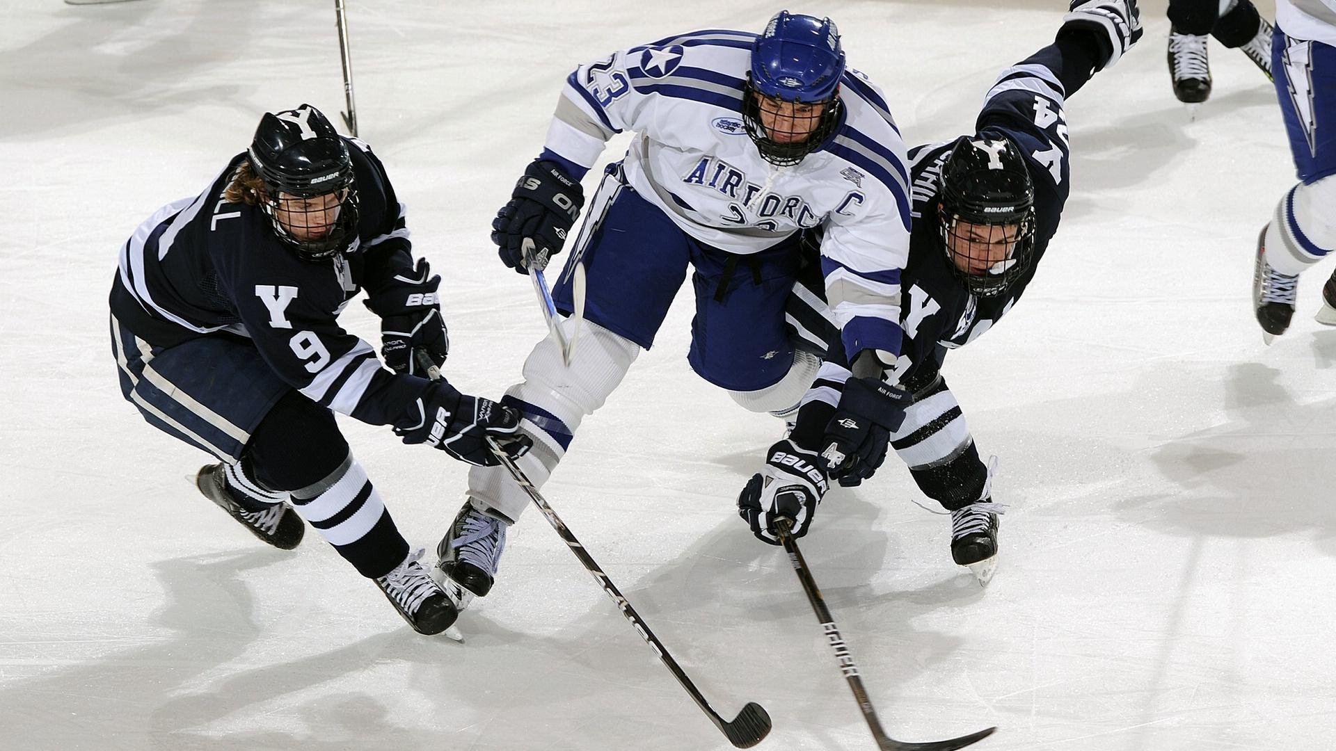 湖人冲垮灰熊的背后，那个单挑詹姆斯的一年级生，才是真正的关键先生